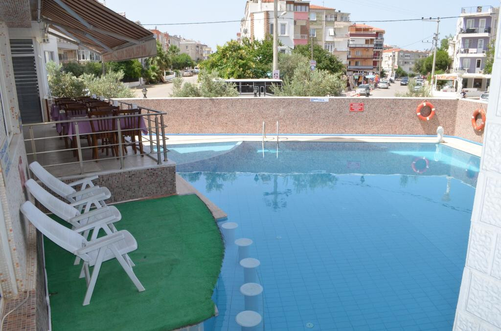 Айвалык: Lavinia Otel
