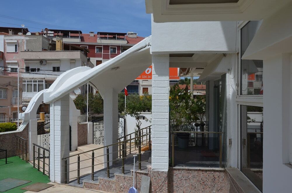 Айвалык: Lavinia Otel