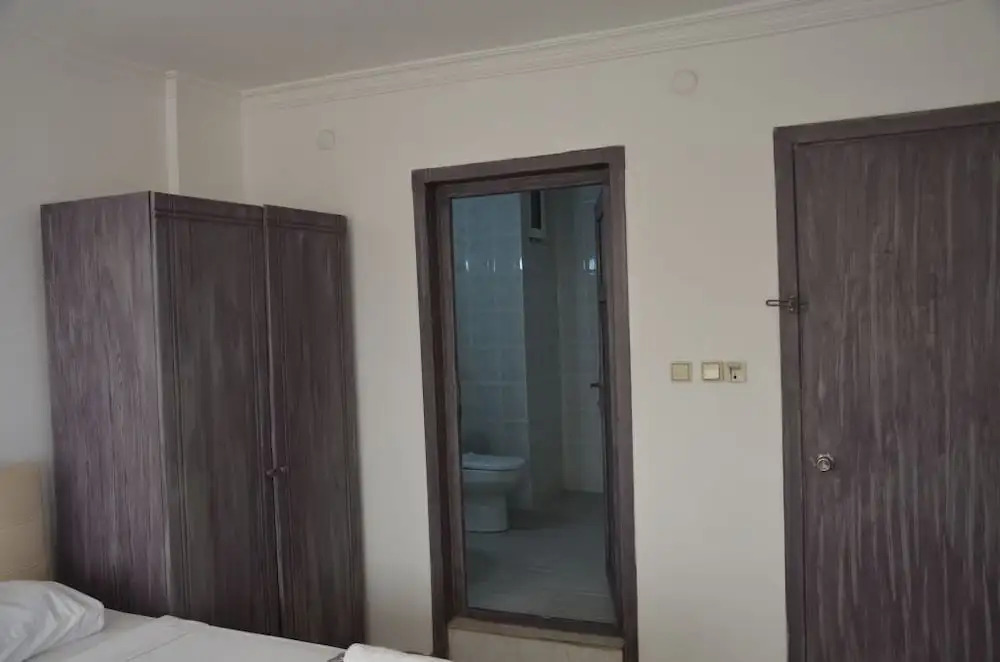 Айвалык: Lavinia Otel