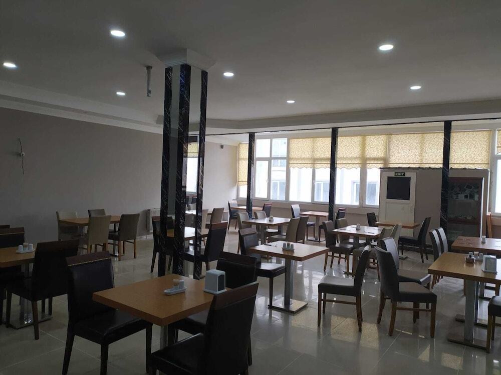 Ван: Athena Life Hotel