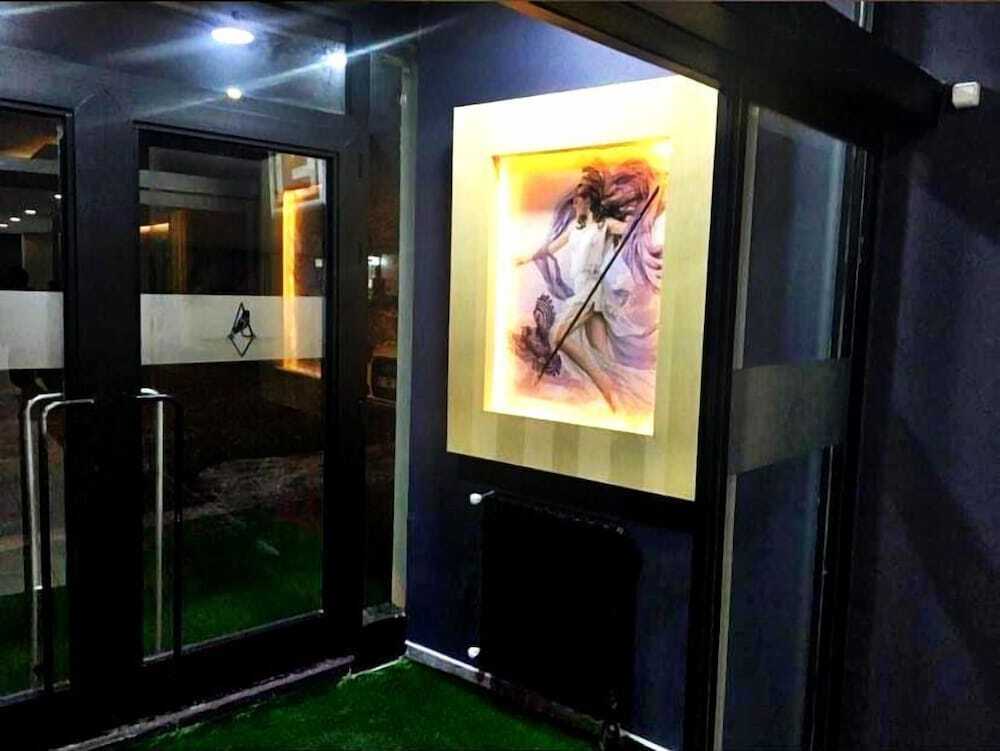 Ван: Athena Life Hotel