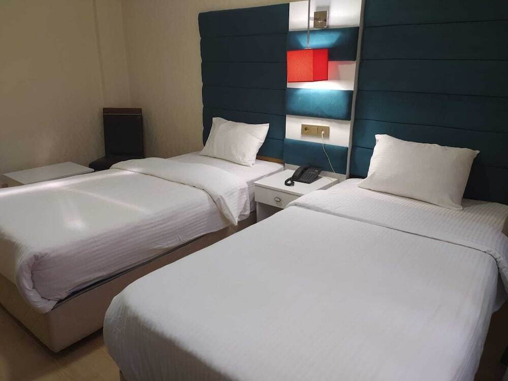 Ван: Athena Life Hotel