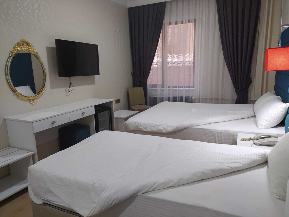 Ван: Athena Life Hotel