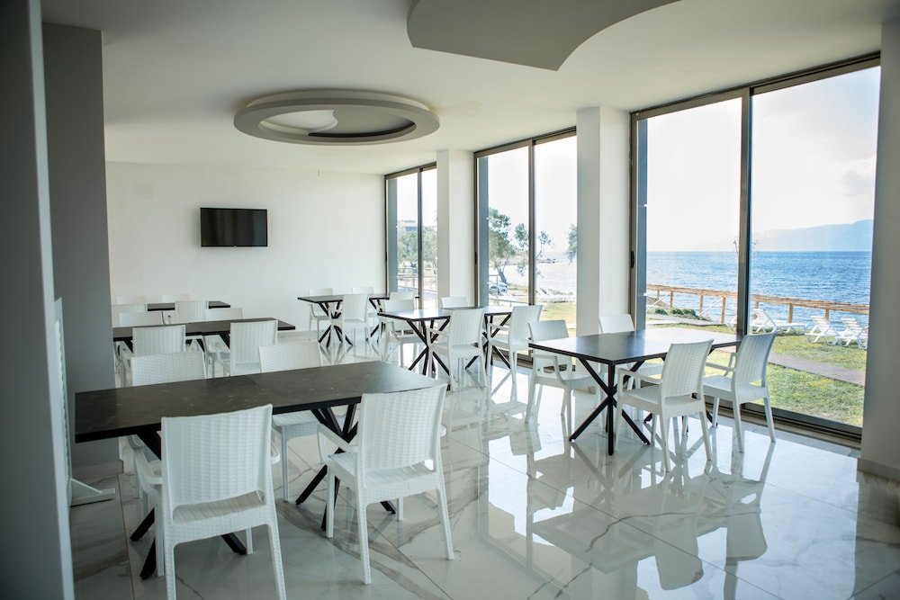 Бурхание: Aliento Hotel