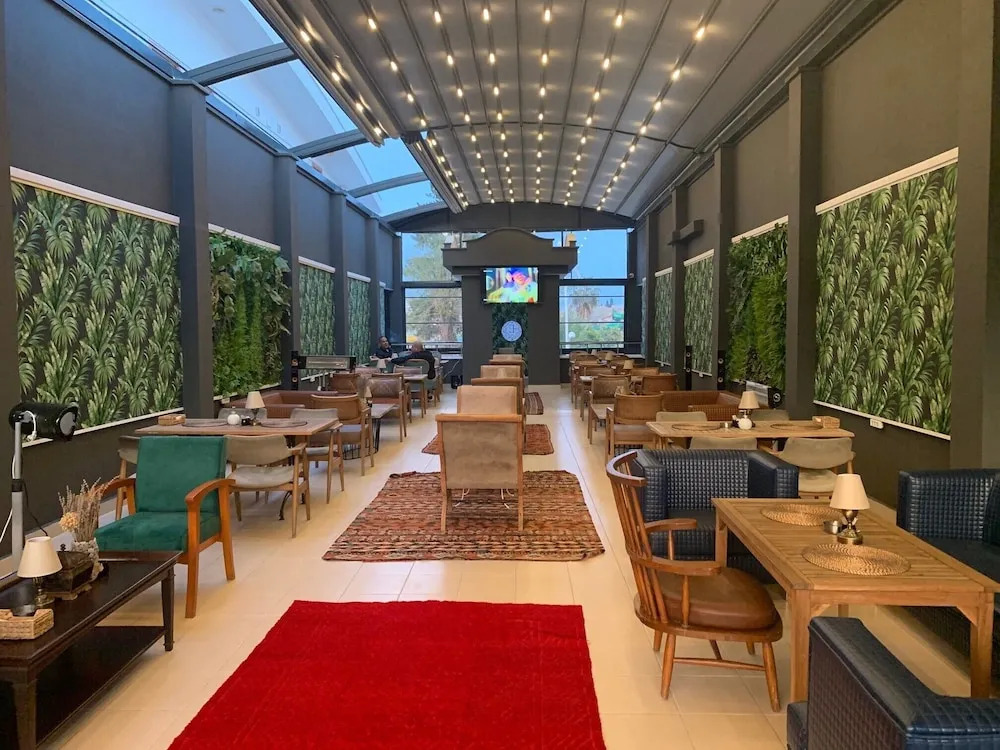 Кемер: Esquire Hotels & Lounges