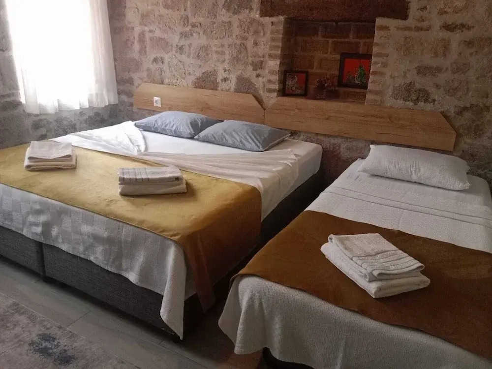 Айвалык: Hayat Alti Otel