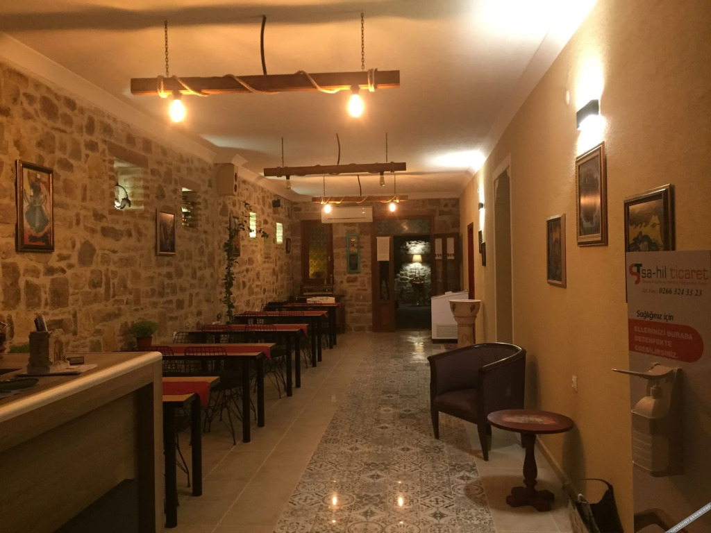 Айвалык: Hayat Alti Otel