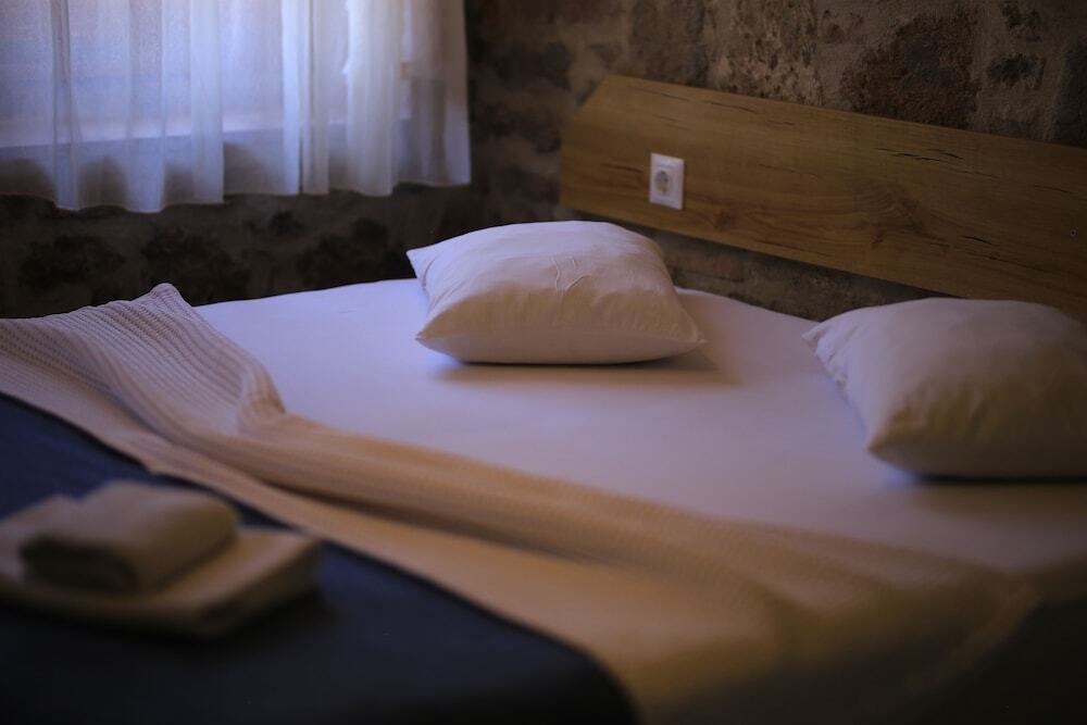 Айвалык: Hayat Alti Otel