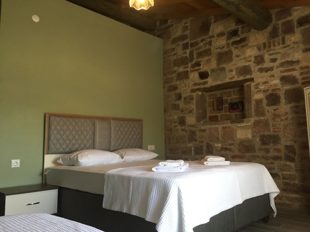 Айвалык: Hayat Alti Otel