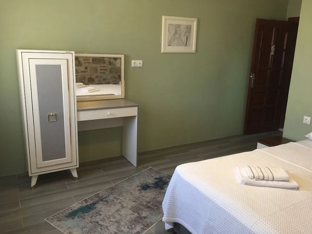 Айвалык: Hayat Alti Otel