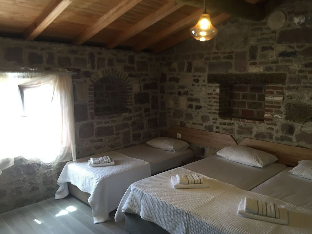 Айвалык: Hayat Alti Otel