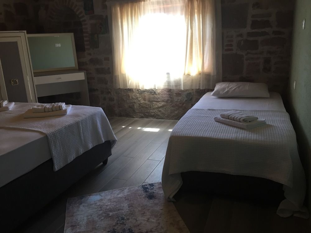 Айвалык: Hayat Alti Otel
