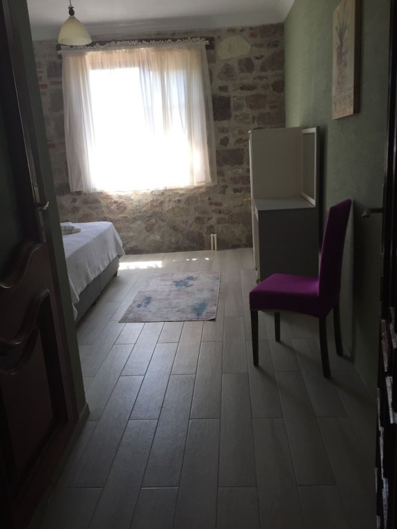 Айвалык: Hayat Alti Otel