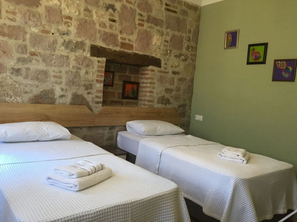 Айвалык: Hayat Alti Otel