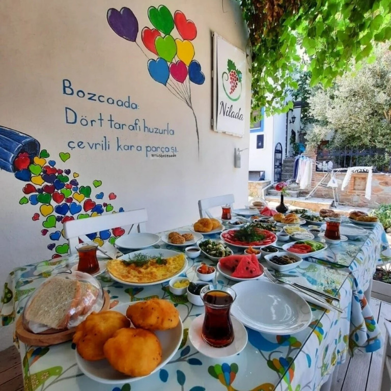 Бозджаада: Nilada Bozcaada