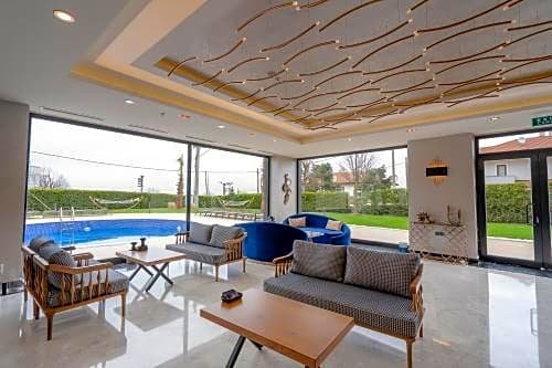Янык: Aileena Hotel & Villas