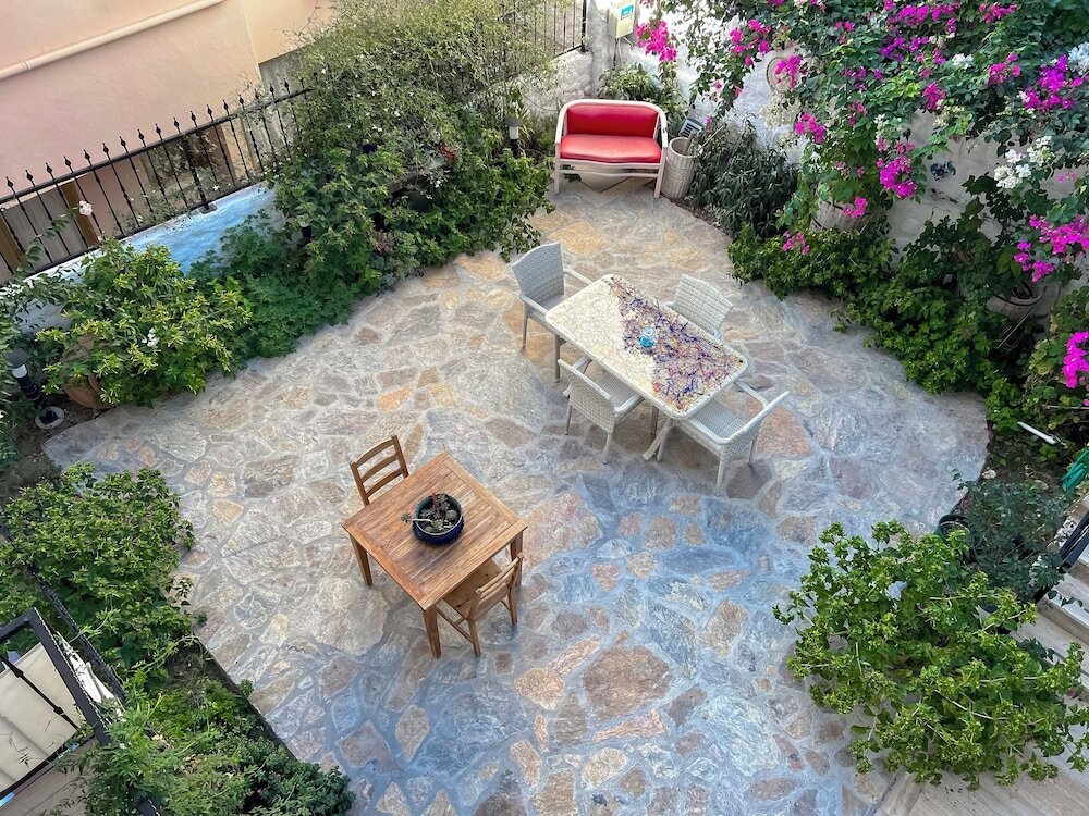 Чешме: Azize Palas Apart
