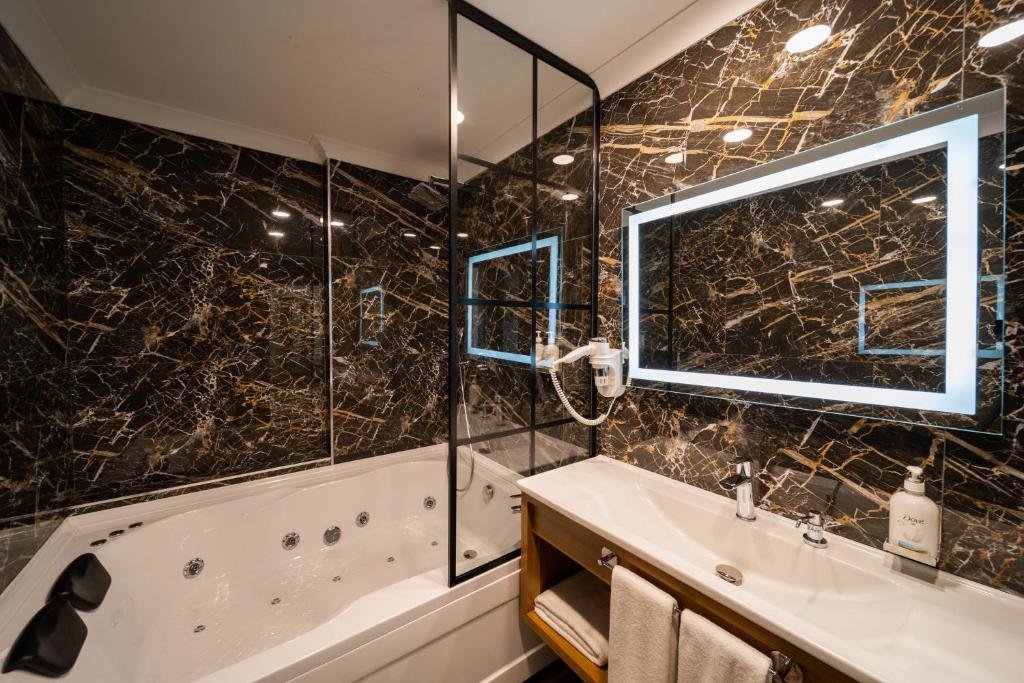 Йомра: Holiday Inn Trabzon-East