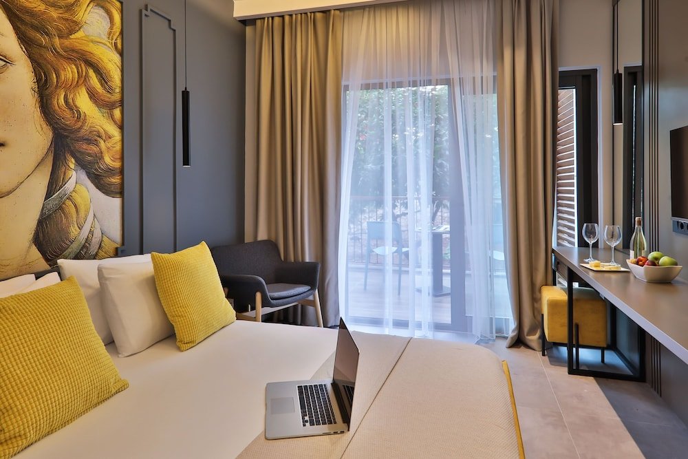 Каш: Neva Boutique Hotel