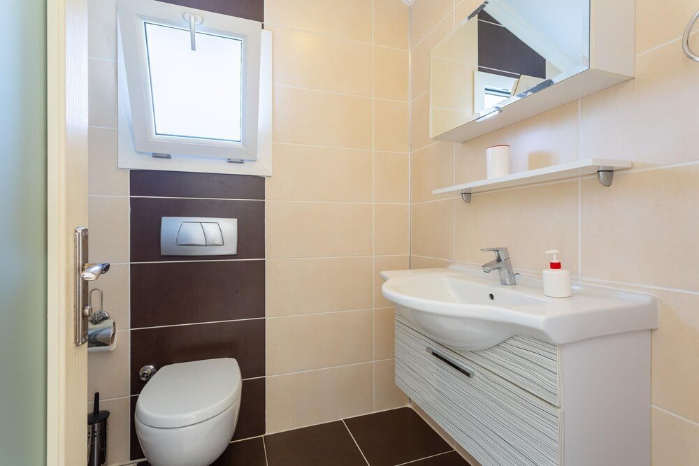Дальян: Villa Gunsu Large Private Pool A C Wifi Car Not Required