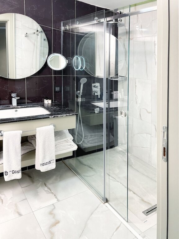 Ван: The Conforium Hotel Van