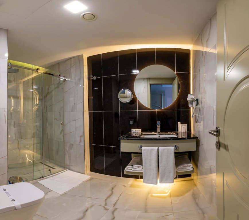 Ван: The Conforium Hotel Van