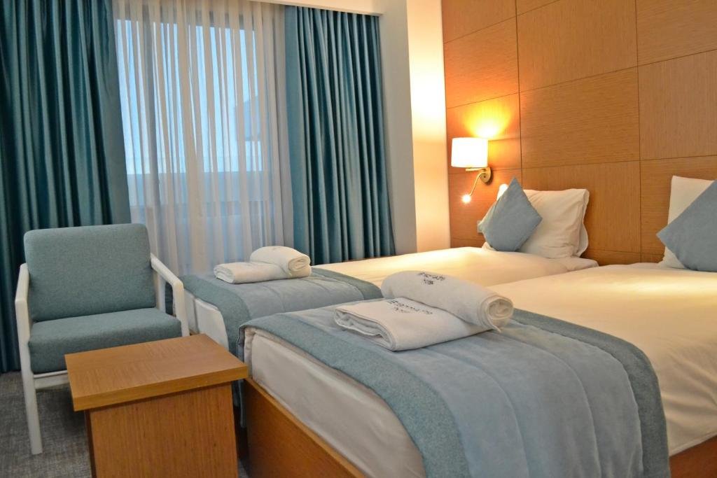 Бурхание: Tezmadra Hotel