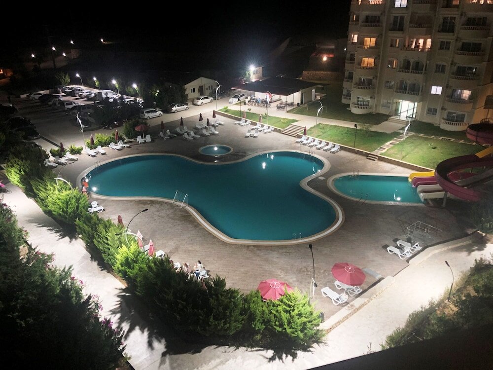 Силифке: Watercastle Suits