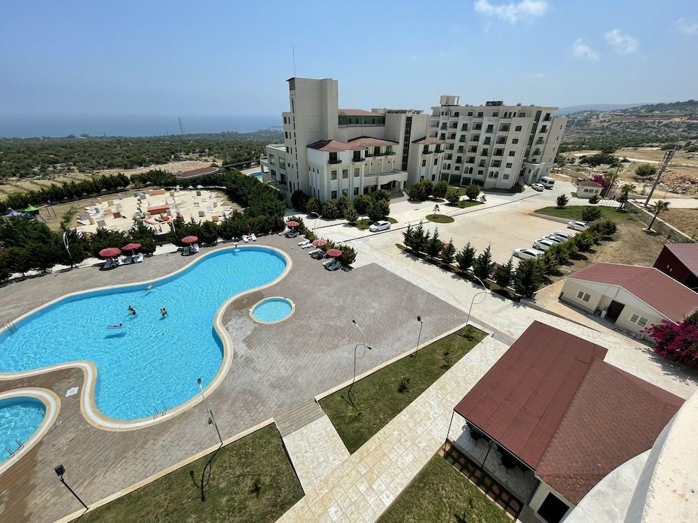 Силифке: Watercastle Suits