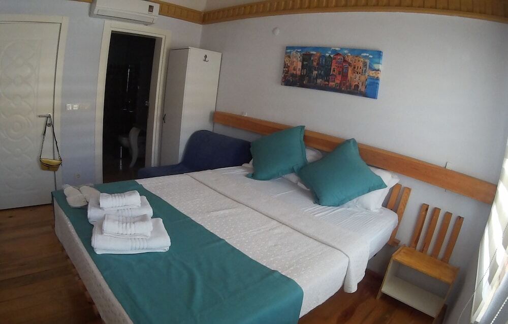 Бозджаада: Athenada Otel