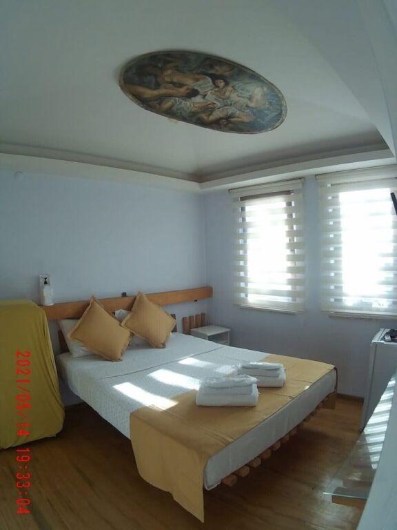 Бозджаада: Athenada Otel