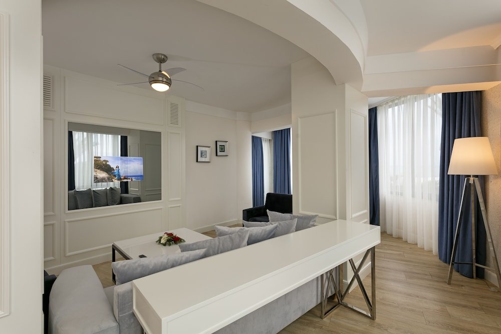 Белек: Limak Atlantis Deluxe Hotel & Resort