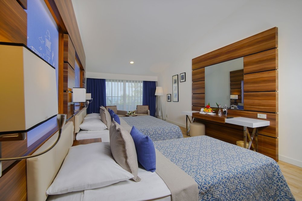 Белек: Limak Atlantis Deluxe Hotel & Resort