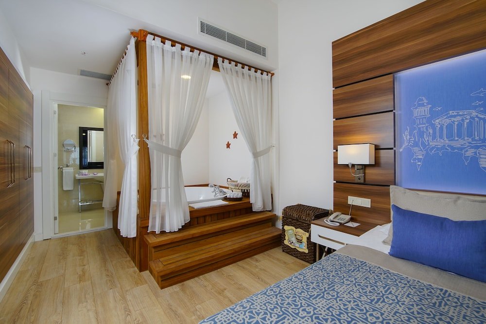 Белек: Limak Atlantis Deluxe Hotel & Resort
