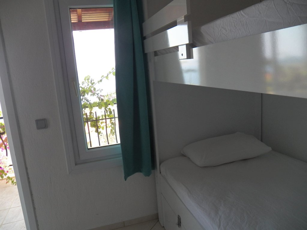 Каш: Hill House Adult Only