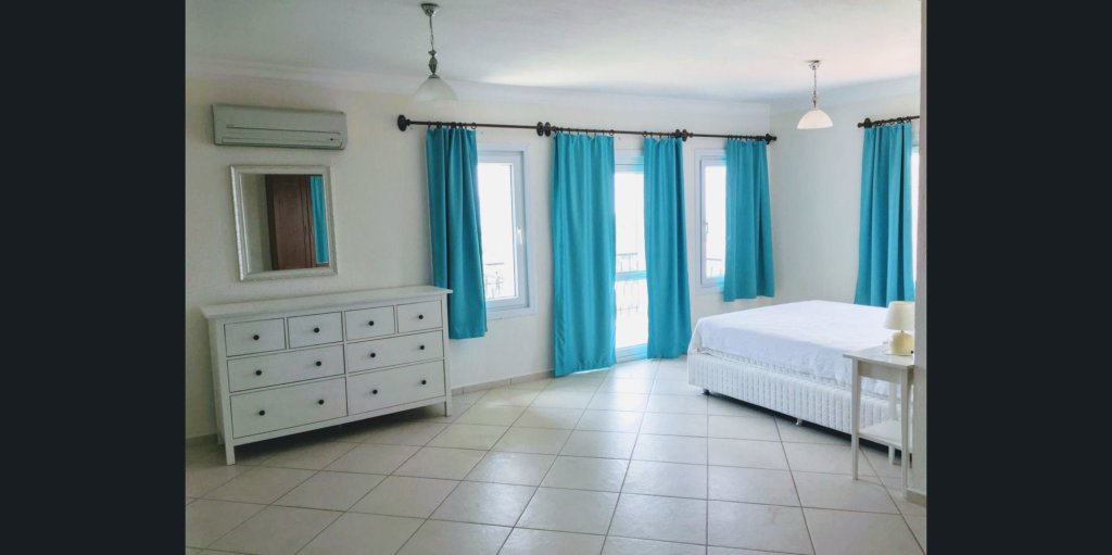 Каш: Hill House Adult Only