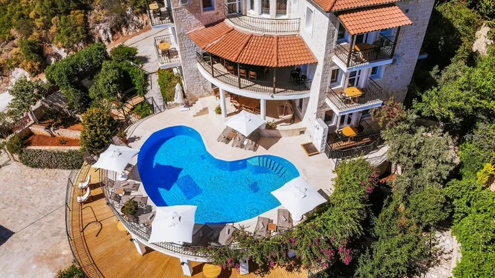 Каш: Hill House Adult Only