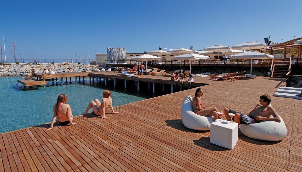 Капикири: Yacht Club