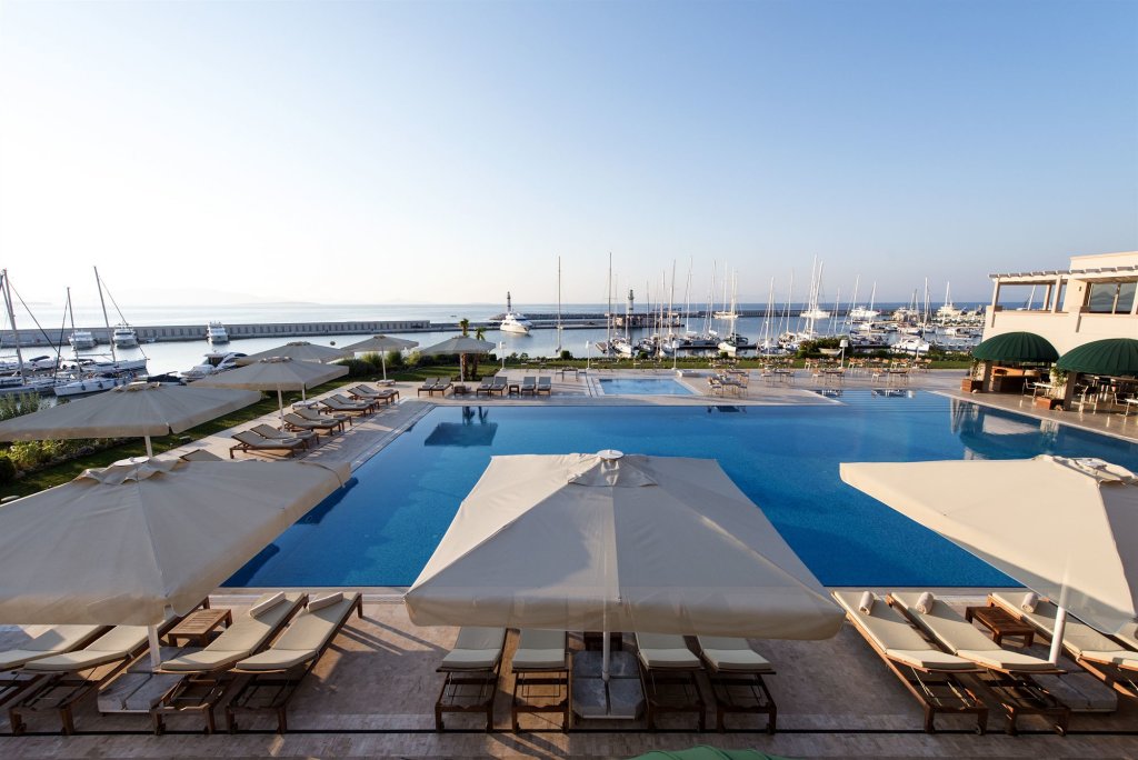Капикири: Yacht Club