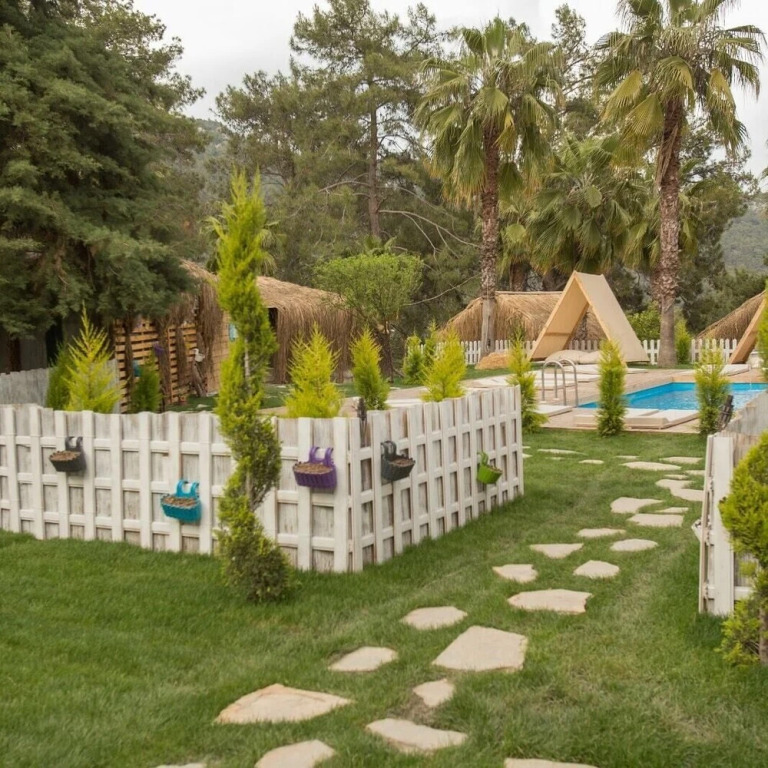 Кумлуджа: The Hill Glamping