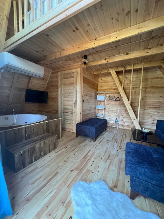Кумлуджа: The Hill Glamping