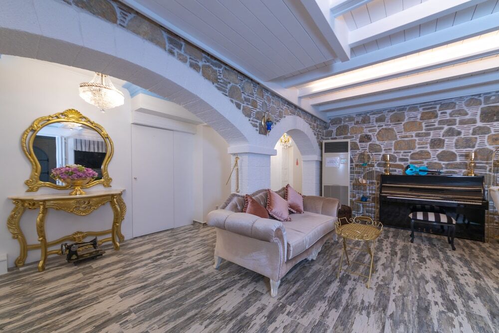 Датча: Louise'in Konağı