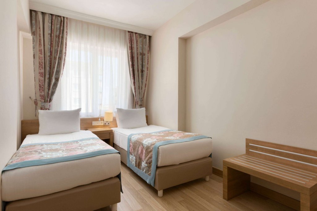 Аксу: Ramada Resort by Wyndham Lara