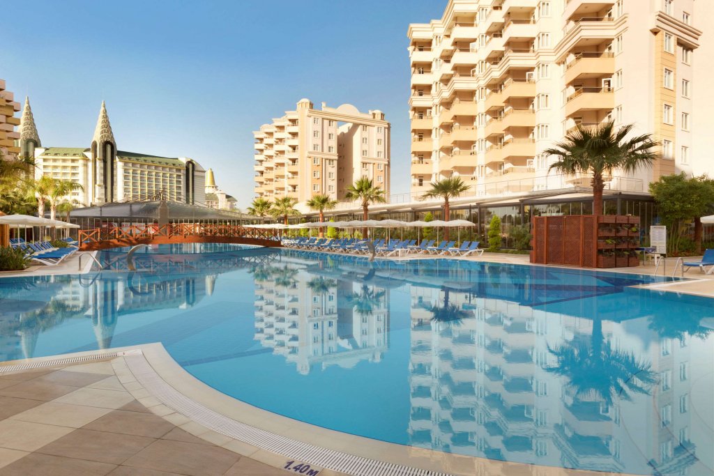 Аксу: Ramada Resort by Wyndham Lara