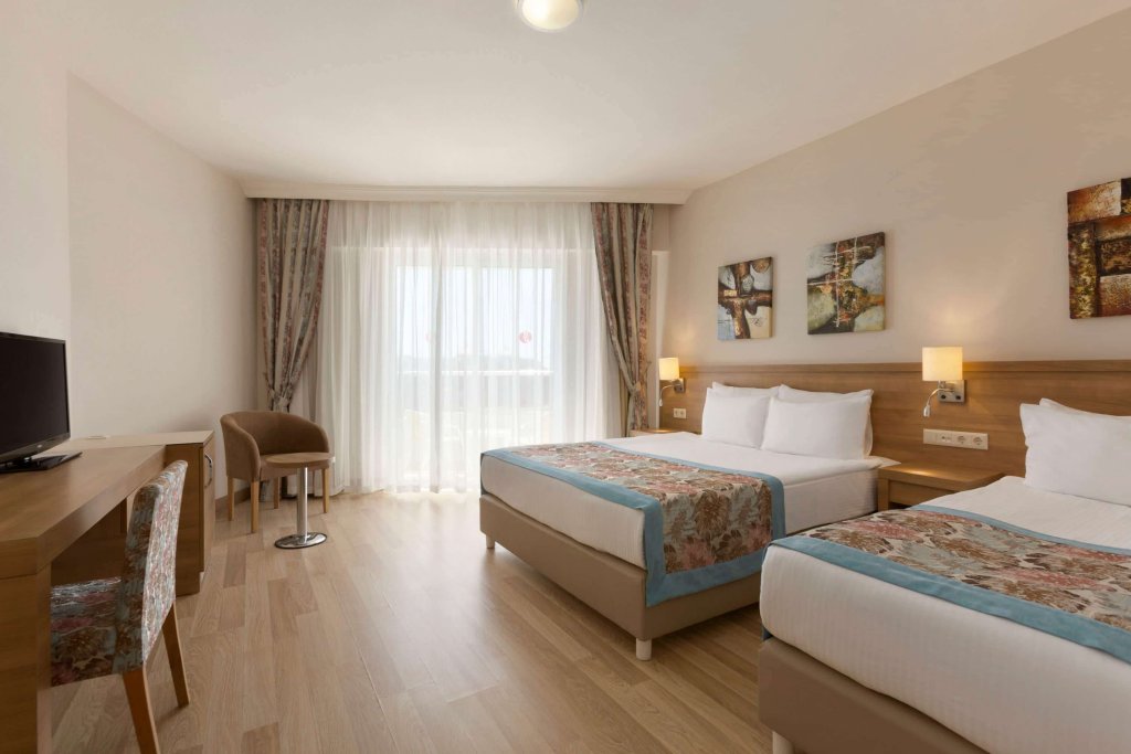 Аксу: Ramada Resort by Wyndham Lara