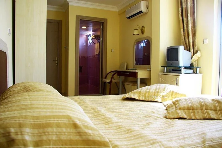 Айвалык: Işık Otel
