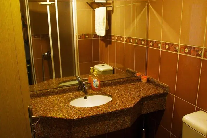 Айвалык: Işık Otel