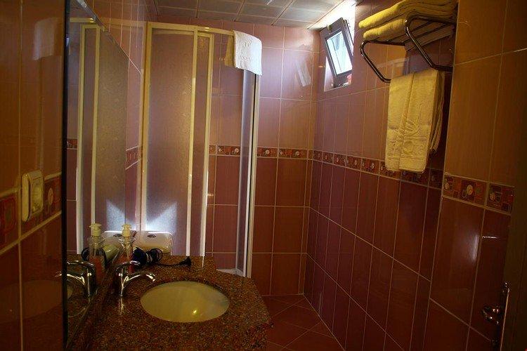Айвалык: Işık Otel