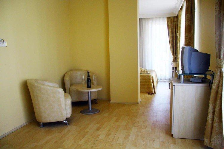 Айвалык: Işık Otel