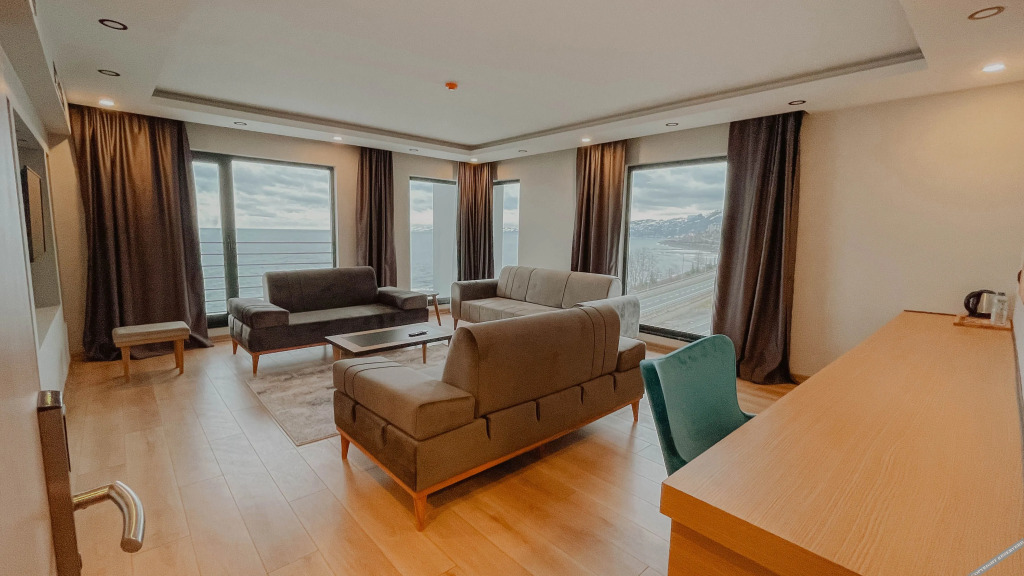 Арсин: Şehrar Suit Hotel